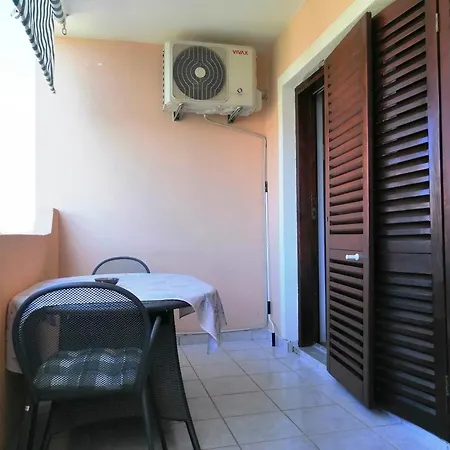 With Parking Space Valbandon, - 7355 Apartamento Fažana